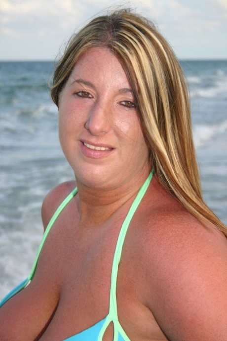 Beautiful chubby woman teases with her big tits in a sexy compilation
